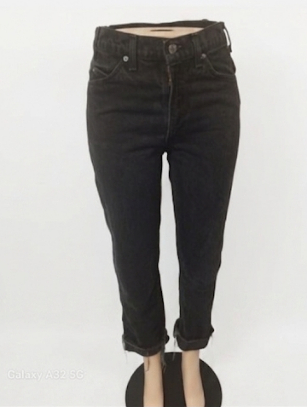 Vintage Levi's Women Black Ankle Cropped Jeans High-Waisted Size 32W 36.L